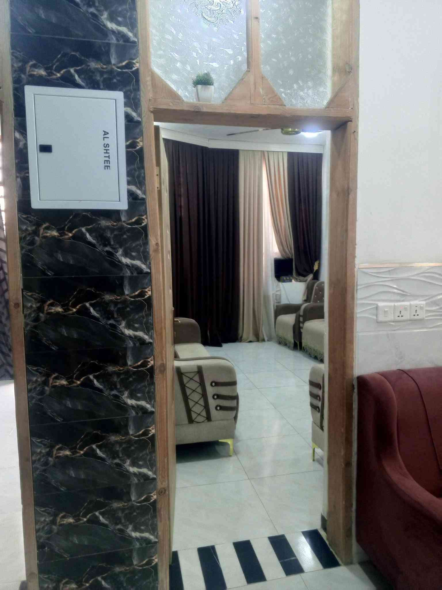 سلام عليكم دار للبيع المساحه 150متر
طابو زراعي سند 25 يحتوي الدار على غرف نوم عدد2
وكلدور وصاله ومطبخ بارد+مطبخ حار حمام داخلي وصحياًت خارجيه بناءً طابوق صب كونكريت الدار صارله 4اشهر من كمل الموقع حله بكرلي قرب موقف دانه السعر 77وبي مجال الاستفسار ***********
