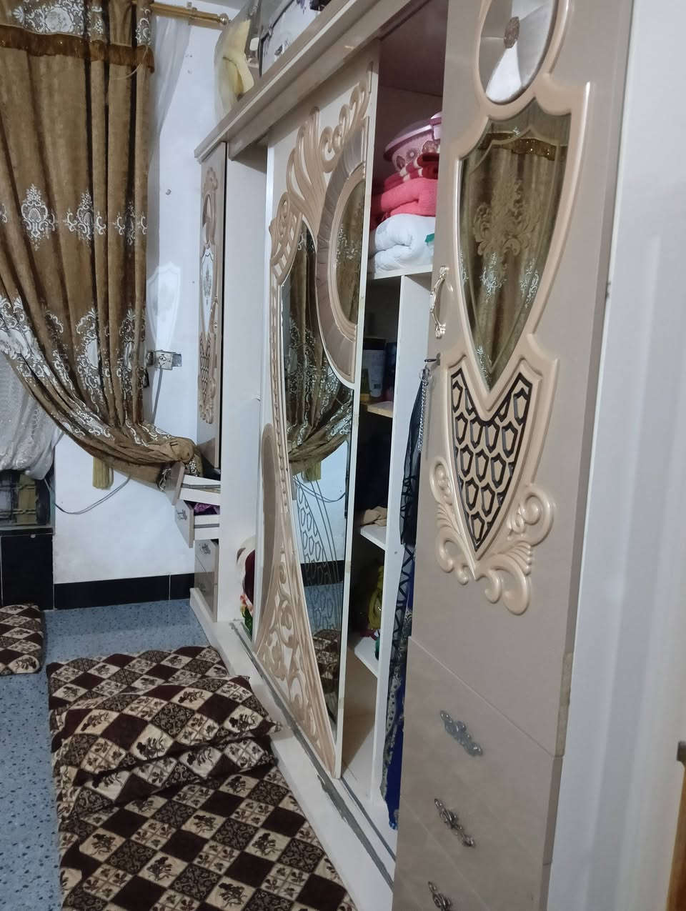 غرفة نوووم..للبيع...السعر 500..وبيها مجال...شخص عنده مريض...وكلفني انشرها...جزاكم الله خير...هذا رقمه
***********
