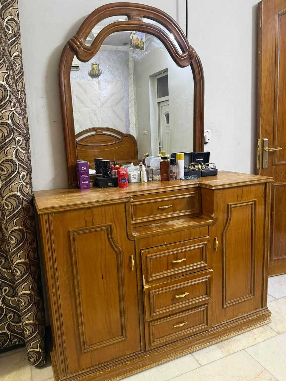 غراض مستعمله نظيفه باب اول للبيع للاستفسار *********** بغداد الحريه حي المعلمين
