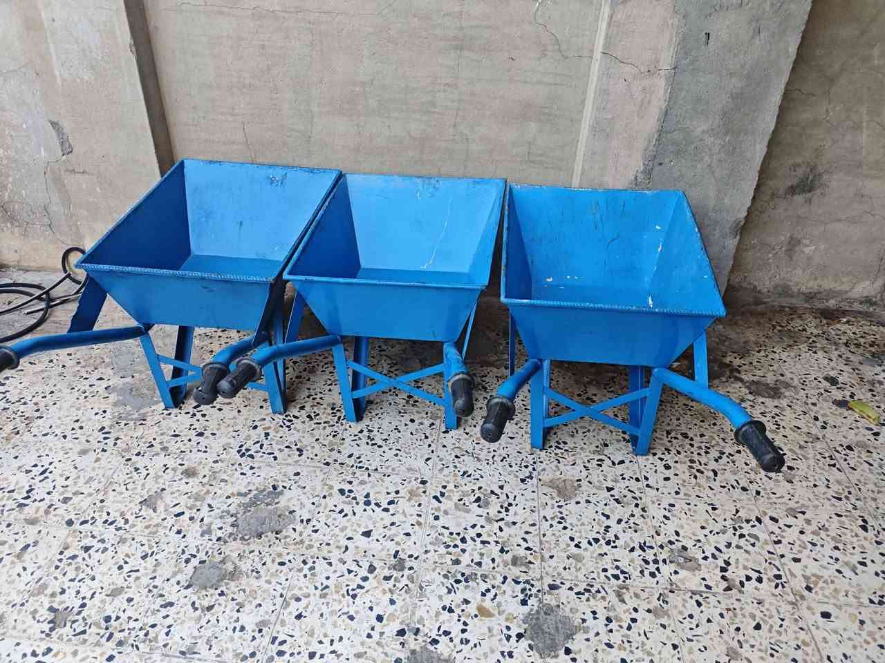 سكله للبيع
اقفاص عدد 15
نحاله كامله مع عرباين اثنين 
كوسرات عدد اثنين 
حادله جديده 
جكات همر عدد اثنين جدد 
عرباين عدد 3جدد 
للبيع شلع ب مليونين وربع 
ارقام هاتف 
***********
***********

