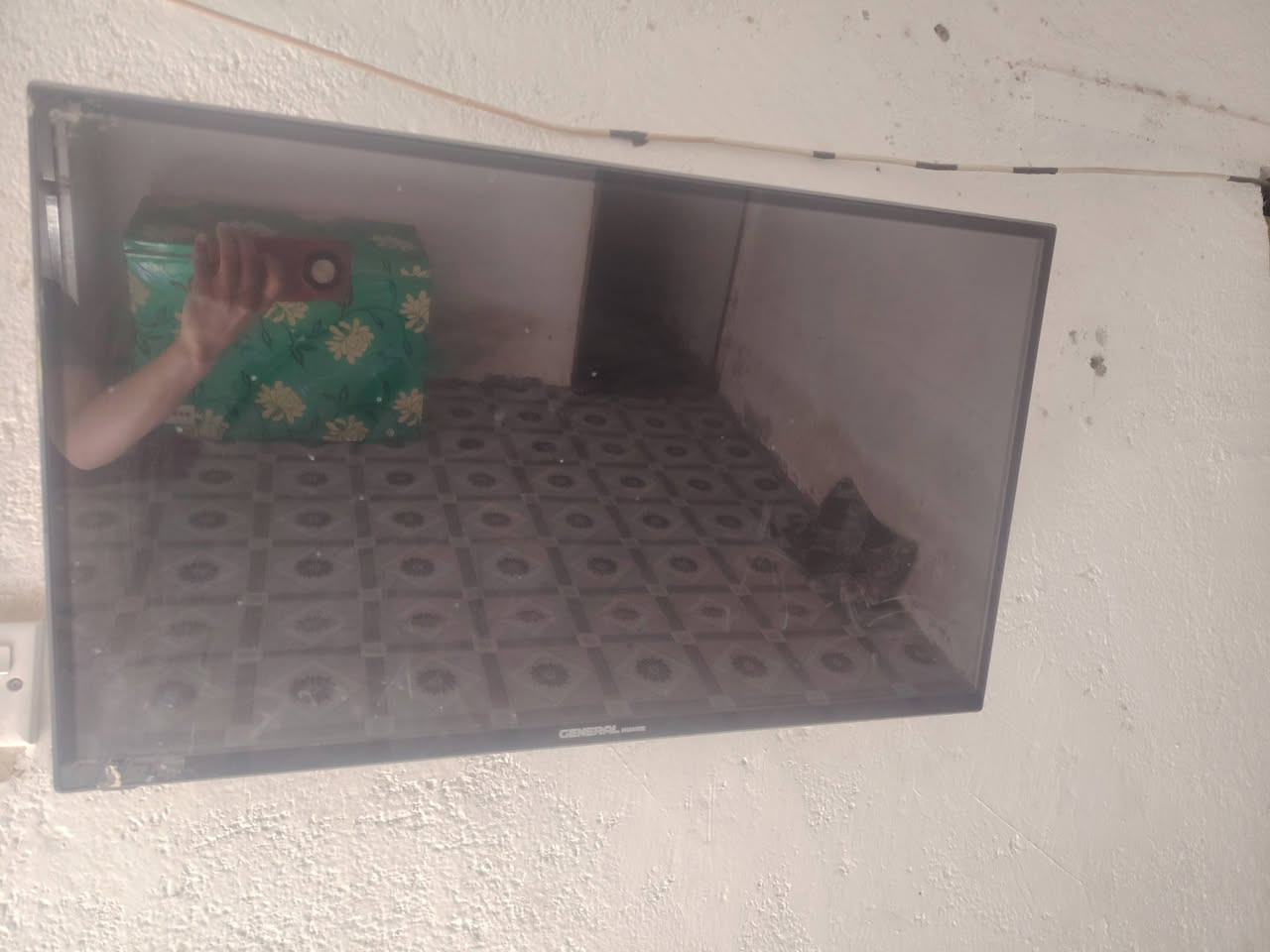 شاشه بلازمه حجم 32 بدون نت للبيع السعر 90 وبيها مجال ***********

نص مكتوب في الصور:
- 03:47 PM ، منديل من نور فيقول هذه لك من عند اخيك فلان ، من عند قريبك فـ 24 ربيع الأول
- المرحوم الحاج عبد علي علي ال ربيع - البحرين
- المرحومة الحاجة فاطمة احمد المسلم (ام عبدالله) - صفوى