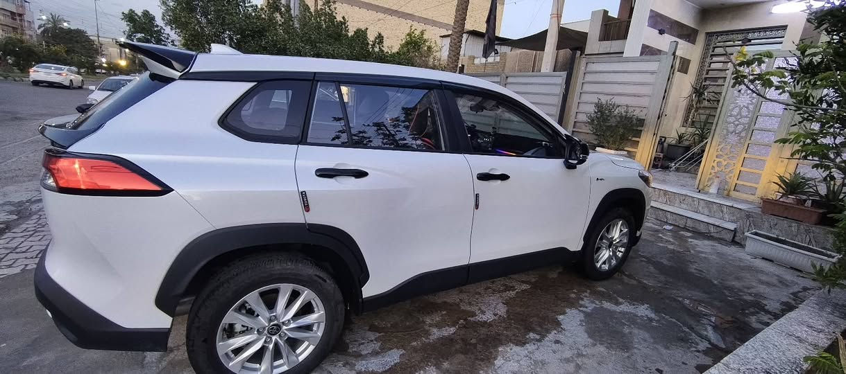 للبيع في بغداد 🚗✨
‎​تويوتا كورولا كروس (Toyota Corolla Cross) موديل 2025
‎ماشيه 4000
‎ بحالة ممتازة جداً،  مكفولة سيارة عائلية، اقتصادية، وعملية بكل ما تحمل الكلمة من معنى.
‎​الحالة: ممتازة جداً بحالة الشركة
‎​المواصفات:
‎​تبريد مركزي ممتاز قطعتين
‎​شاشة ذكية مع كاميرا خلفية
‎​نظام هايبرد
‎​تحكم ستيرن كامل
‎​بصمة تشغيل ودخول 
‎كشنات مخمل 
‎سلايد روف
‎بلإضافة إلى سبايدرات وتخم كشنات رياضي + ستيرن عمل يدوي 
‎​السعر: (27.300 بيع بيه مجال بسيط)
‎​رقم الاتصال: ***********
‎​📍 مكان تواجد السيارة: بغداد 
‎📞 للاستفسار والتفاصيل أكثر يرجى الاتصال أو مراسلة الخاص حصراً، ورزقنا ورزقكم على الله. بغداد, العراق
