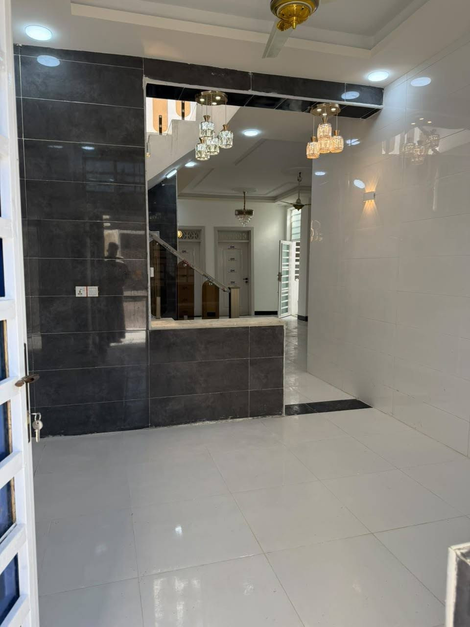 دار للبيع 🏡مقابل قريت الغدير
بيع سريعع سعر 59وبي مجال 
 شغل نضام تركي كلش مرتب👌🏻بناء جناي 150 متر    #سند_25 طابو زراعي اقرار محكمه 

غرفه عدد2/صاله /مطبخ/صحيات 3/استقبال
كراج كبير/مكشوفه عدد 2
ماء/كهرباء/سوق/مدارس/تبليط #عرض_15

#ملاحضه_قرب_300م_للشارع_في_الخط_ألاول

الموقع 🏡 نجف/شارع الصب مقابل قريت الغدير
للتواصل
‏‪*********** متوفر وتساب🙂
