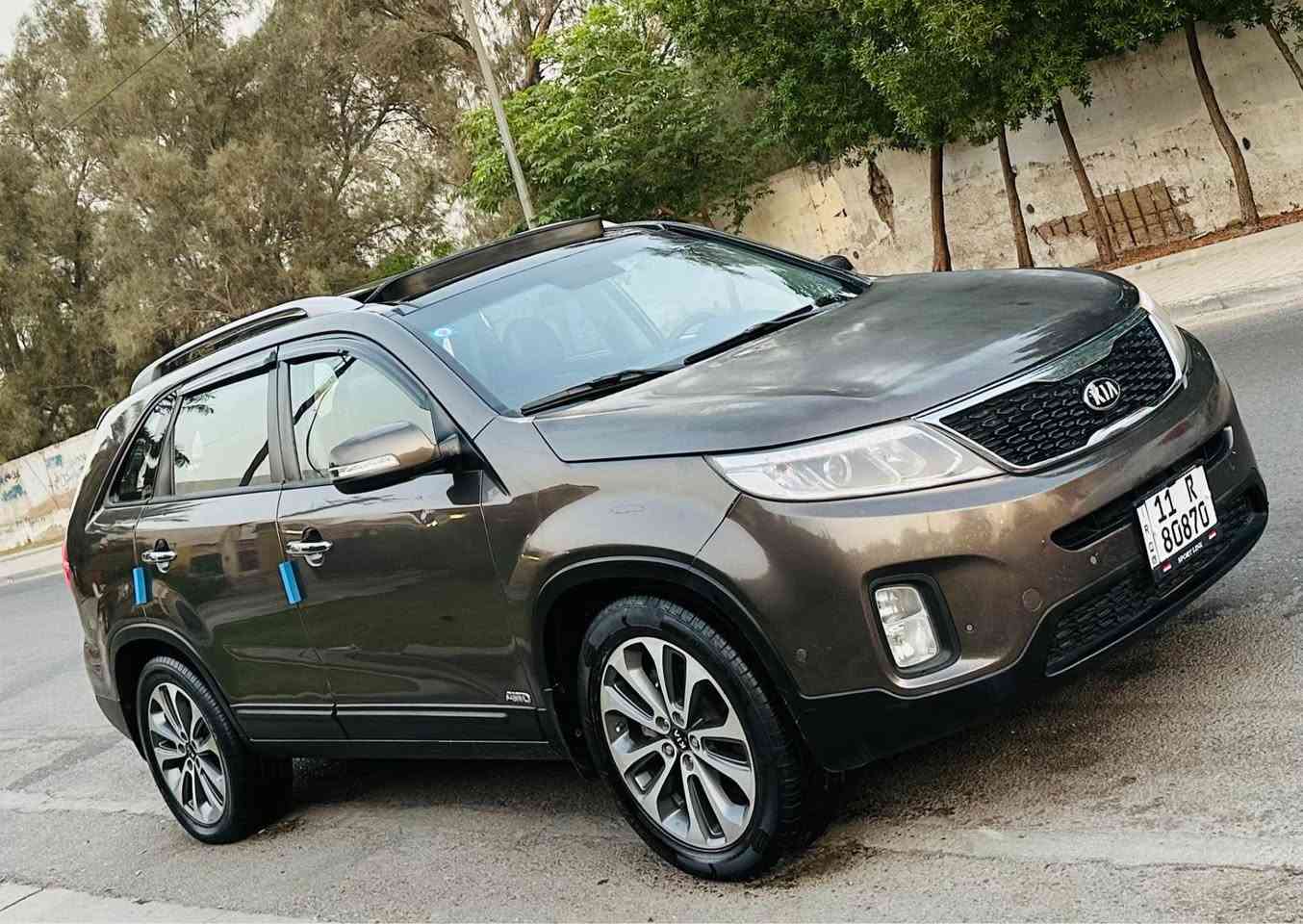 كيا سورينتو خليجي 
كويتي فول الفول 
موديل 2014 
رقم بغداد، والسيارة باسمي (تحويل مباشر).
محرك 6 سلندر. دوش
7 راكب.
السيارة نظيفة 
بيها صبغ 4 قطع بدون دواخل
ماشيه: 160 ألف كم حقيقي.
تبريد 3 قطع، وباقي المواصفات المعروفة
السعر  147 وبيها مجال شي بسيط جدا
للاستفسار والتواصل
مكان السياره بغداد العامريه شارع المنظمه
***********
*********** بغداد, العراق
