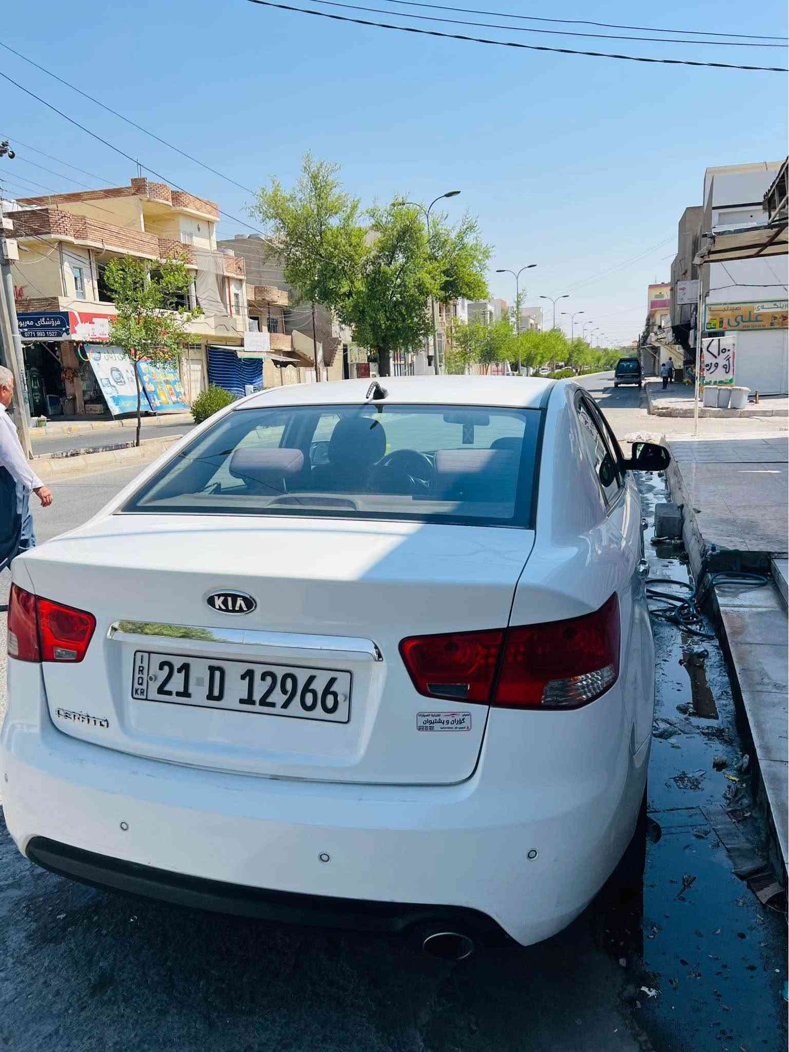 بە ناوی خوا 
سیراتۆ ٢٠١٢
بێ بۆیاخ یەک پەڵە کارتی هەیە و سەنەوی تازەیە 
 سەیارەکە جاهیزە مەسرەفی نیە 
سۆنەرەکەیم داناوە
ناونیشان /  کەلار
 ژمارەی مۆبایل - *********** كالار, السليمانية
