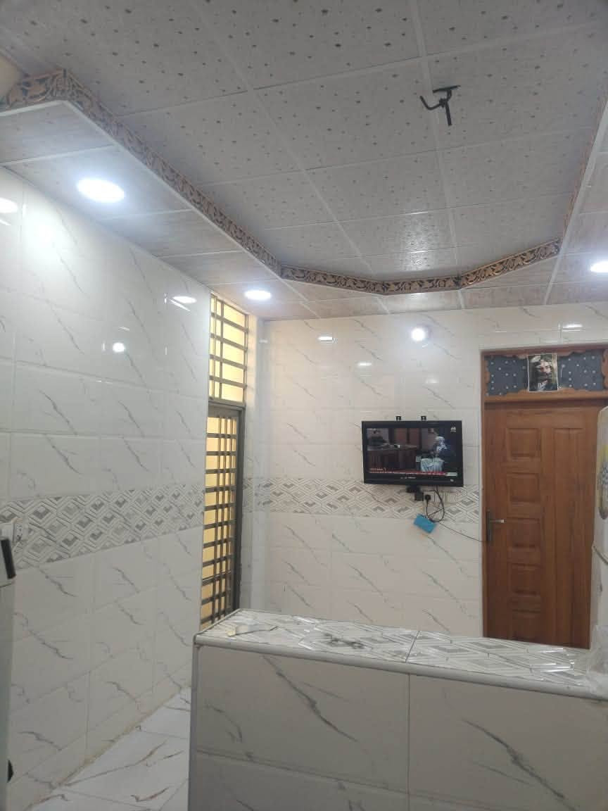 50 متر زراعي ملحق الغدير طابوك نهروان صب تسليح بورسلين هندي وسقوف ثانويه يعني جاهز من كلشي العنوان نجف قرب جسر الشهدا 300متر قرب مول المحبه البيت كامل من كلشي  الشراي يتصل ..22 وبيه مجال قليل***********
