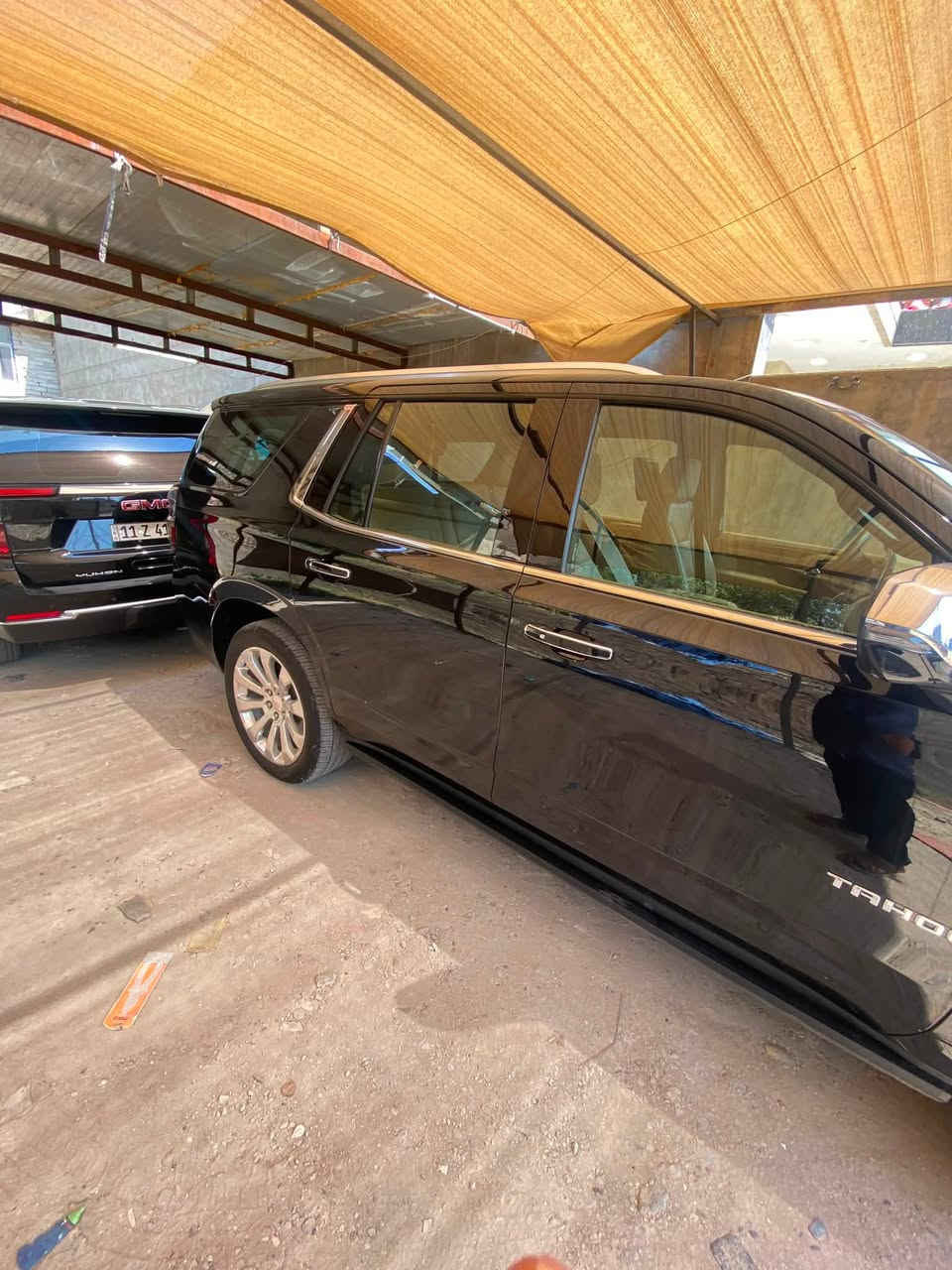 سياره تاهو بريمير سوداء موديل 2023 رقم بغداد باسمنا معروفه مواصفات التاهو البريمر  السياره مكفوله كفاله عامه ومغلفه ppf  درجه اولى من هي زيرو بس ملاحظات بسيطه وجود بعض الرصعات الصغيره ما مصلحه من اخذتها بيها والسياره ماشيه 39900 كم مشي حقيقي وين ما يعجبك افحص السعر 53000$ مكان السياره بغدادالرصافه منطقه الصرافيه الاتصال  ***********
