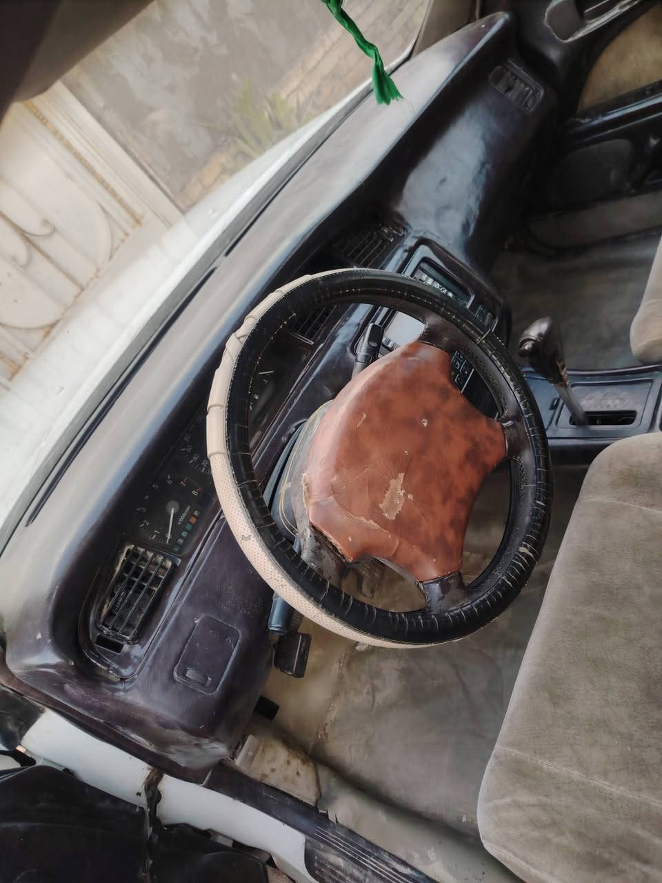 سلام عليكم سياره بطه منفصل موديل 95 مكفوله من الگصه ونقل الجثه والاصوليات والعيب الشرعي مكينه وكير 3000 ففتي رقم نجف انكليزي  ثاني يوم تحويل. العنوان الدوانيه السعر 48 وبيه مجال رقَم الهاتف ***********
