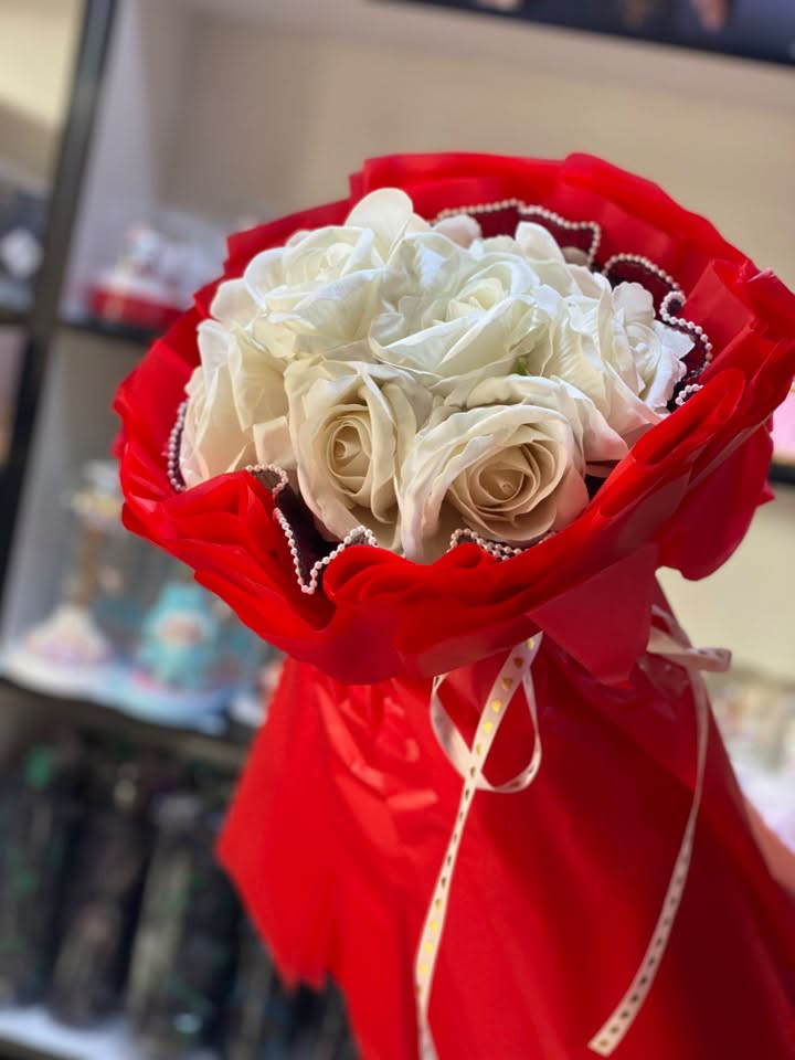 مكتبة احمد شعنون 
🌸💐 بوكيهات ورد أنيقة لكل مناسبة 💐🌸
خلي هديتك تحچي عن مشاعرك بأجمل طريقة ❤️
بوكيهات ورد بتنسيقات راقية ومميزة، مناسبة لـ:
🎁 أعياد الميلاد
💍 المناسبات الخاصة
❤️ التعبير عن الحب
🌷 الزيارات والهدايا

اختار البوكيه اللي يعجبك وخلي لحظتك أجمل 🌸✨

📍 مكتبة أحمد شعنون
📞 ***********
🚚 متوفر توصيل

#مكتبة_أحمد_شعنون #بوكيهات_ورد #ورد #هدايا #هدايا_مميزة #هدايا_ديالى #الخالص #تنسيقات_ورد #هدايا_حب #هدايا_مناسبات
