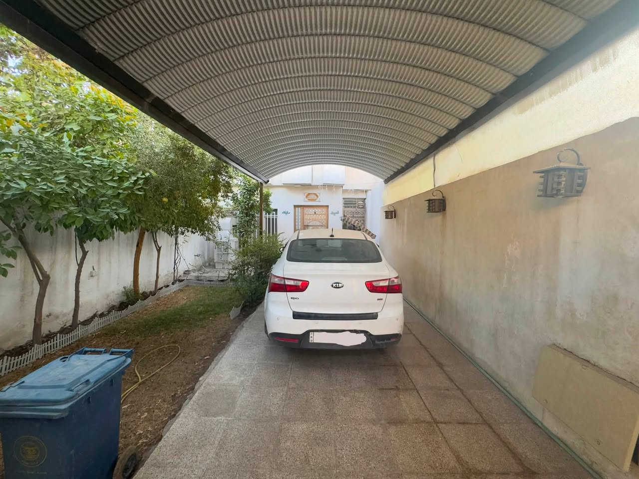 🏠 للبيع بيت في الشرطة الخامسة – موقع مميز جداً
للبيع بيت سكني في بغداد / الشرطة الخامسة / شارع الكبيسي – فرع أفران ميسلون، قرب أسواق الفراشة.

📐 المساحة 150 متر

📏 الواجهة 6 متر والنزال 25 متر

🏠 طابقين

البيت يتكون من:

🔹 كراج وحديقة

🔹 حمام خارجي

🔹 صالة ومطبخ وخدمات

🔹 غرفة بالطابق الأول

🔹 غرفة + حمام بالطابق الثاني

🔹 يحتوي على سطحين

🔷 البيت مرمم بالكامل وحالته ممتازة يعتبر بناء جديد

📍 موقع ممتاز جداً، شارع عريض جداً وقريب من الأسواق والمدارس، ومناسب للسكن.

💰 السعر: عند الجدية والاتصال

📞 للاستفسار: ***********

للجادين فقط
