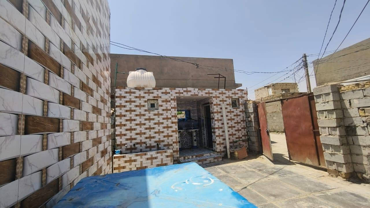 سلام عليكم ورحمة الله وبركاتة بيت للبيع مساحه 400 وا هم بيت ثاني ابصفه ينباعن سويه مشتمل سعرهن 50 مليون وا بيه مجال قليل  رقم هاتف *********** موجود عله خاص مكان ديوانيه شافعيه مقابيل بلديه شافعيه
