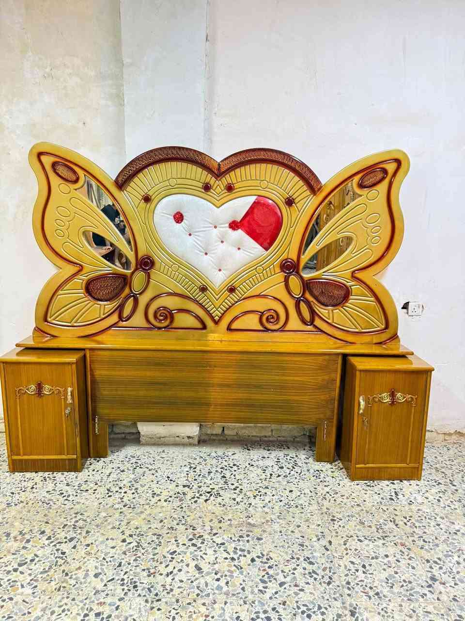 السلام عليكم 
غرفه صاج عࢪاقي مستخدام 
غرفه5 /ابواب 📌
السعر 650
نضافه 90 /💯 
معا نقل فقط داخل بغداد 
واتساب ***********
