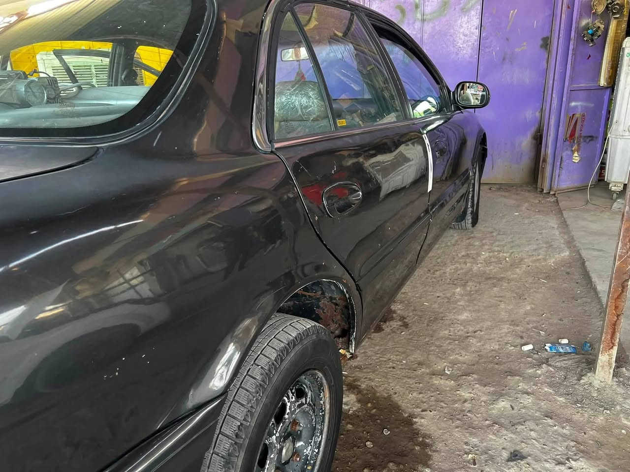 سلام عليكم  حبايب جمعه مباركه عندي سوناته  موديل 94  سيارة جديدة تخم تاير تبريد صدر كله جديد. رقم انبار انكليزي باسمي  لا حادث ولا صبغ بيها ولا شي سيارة كامله.   30 وبيها مجال العنوان بغداد ***********
