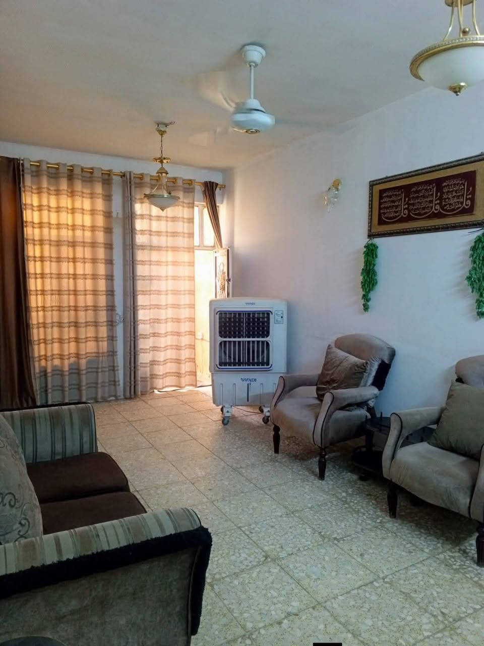السلام عليكم
بيت طابو زراعي ١٠٠ متر الزعفرانية شارع الكهرباء قرب صيدلية زينة علي 
 طابق ونص بناء بلوك 
الطابق الاول يحتوي على طرمه وغرفة خطار 4×7 وحولي 5×7ومطبخ وغرفة نوم5×4 وصحيات
  الطابق الثاني سندويج يحتوي على غرفة نوم وحولي وصحيات وسطح
لمعرفة السعر
التواصل على هذا الرقم 
***********
