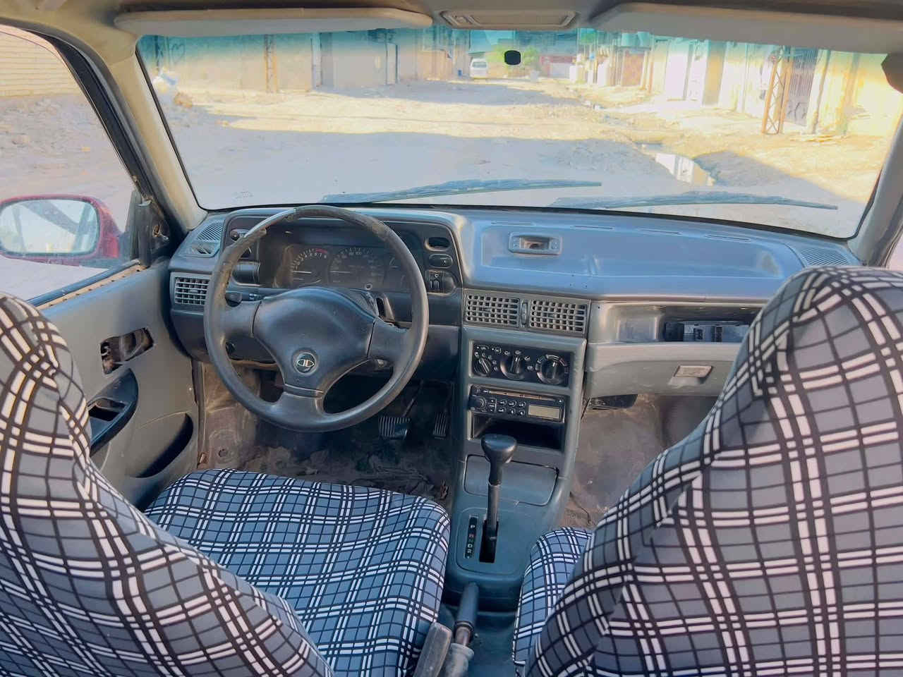 السلام عليكم للبيع سياره دايو سلو موديل 95السياره بسمنه كير ومكينه نضيفات سدره حلو تجي وتشوف بعينك السياره عوزه ترتيب   مكاني بغداد  سعر 15 مجال بصيط ***********
