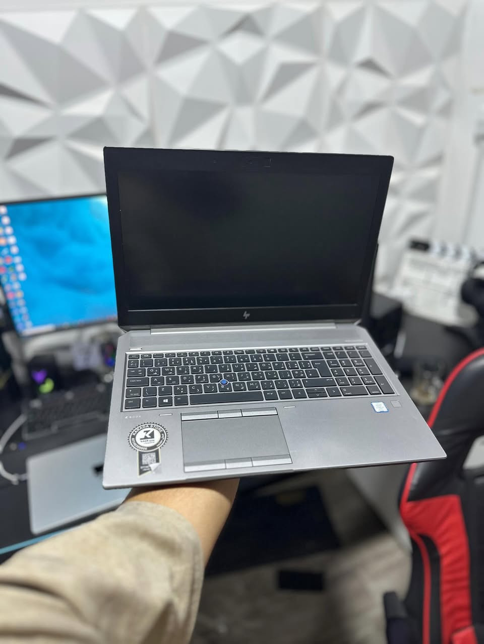للبيع hp z book
i7 8th 
Gpu p2000 4g
Ram 32g
Ssd 512
Hdd 1t
بيها طكع بالشاشة مماثرة على الاستخدام 
مكان بغداد دورة 
*********** 
525الف

نص مكتوب في الصور:
- 16.5 GB free of 476 GB 341 GB free of 487 GB 212 GB free of 445 GB Run new task Performance CPU 3% 4.09 GHz Memory 8.4/31.8 GB (26%) Disk 0 (D: E:) HDD (SATA) 0% Disk 1 (C:) SSD (NVMe) 0% Ethernet Ethernet 2 S: 0 R: 0 Kbps Wi-Fi Wi-Fi S: 0 R: 0 Kbps GPU 0 Intel(R) UHD Graphics 630 0% GPU 1 NVIDIA Quadro P2000 0% (45 °C) GPU Intel(R) UHD Graphics 630 3D 0% Copy 0% Video Decode 0% Video Processing 0% Shared GPU memory usage 15.9 GB Utilization 0% Shared GPU memory 0.2/15.9 GB Driver version: 31.0.101.2111 Driver date: 7/19/2022 DirectX version: 12 (FL 12.1) Physical location: PCI bus 0, device 2, functi... GPU Memory 0.2/15.9 GB