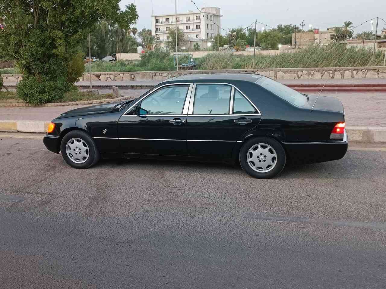 سلام عليكم شباب مرسيدس شبح موديل 93 كير محرك تابوت  ابلاد جدد حاوية قبل ٤ أشهر مشدودات بدون تنقيص غرفة جديده بالكاترون بدون ضربة صبغ فقط رقم بغداد مشروع وطني فول مواصفات سلايد سنتر لوك كهرباء دبل جام كشنات كهرباء كلهن شغلات حتى التجاوي دبل هورن خزن ميموري السيارة نظيفة تجي وشوف بعينك نقصه كمبريسر عاطل وارفلو فقط السعر ٦٠ ورقة وبيه مجال بسيط مكان السيارة ميسان للاستفسار الاتصال على الرقم ***********
