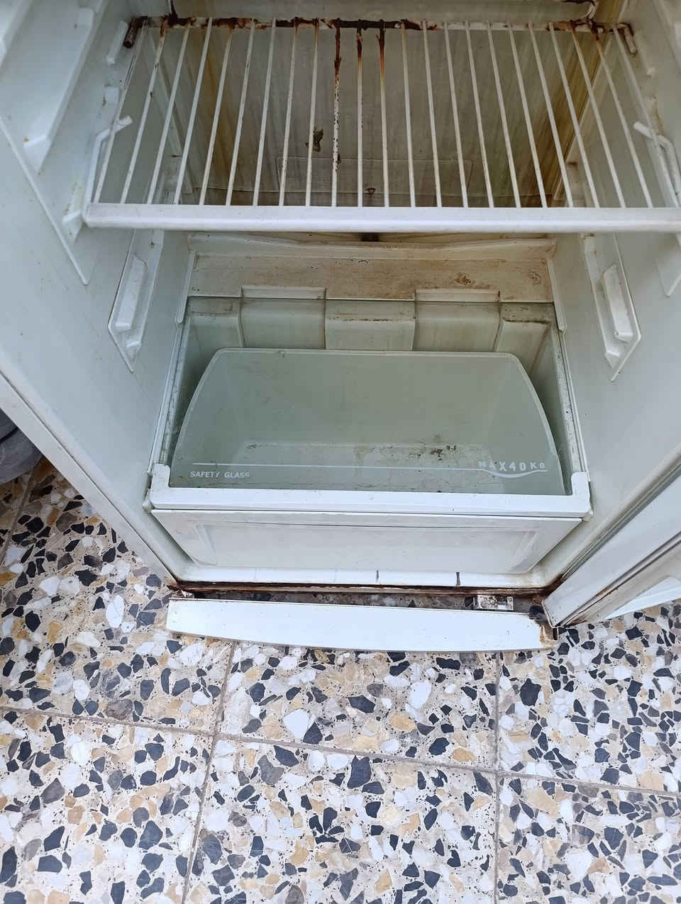 ثلاجة نوع فستل للبيع العطل ثقب الفريز بالسكين أثناء التنظيف والماطور باناسونك الحجم 20قدم السعر 70الف واشويه مجال الاتصال الفيس او واتساب *********** المكان كربلاء حي الحر
