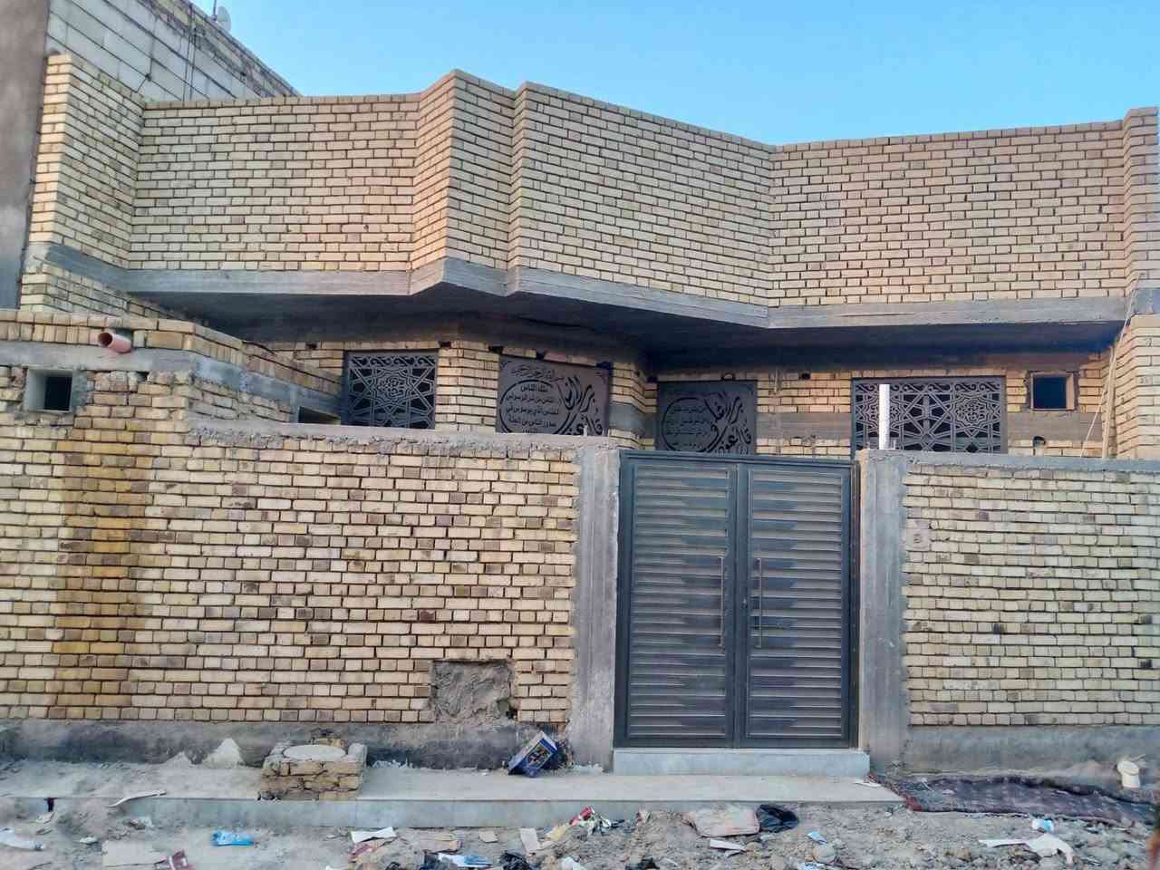 بيت زراعي بداية خنيطلة
المساحة ١٧٠ م

كونكريت مسلح 

كله طابوق 

غرفتين 

استقبال 

وصاله 
مطبخ كله سيراميك 

مجمع صحيات خارجية وادخلية كله سيراميك

للاتصال مع صاحب البيت 

***********
