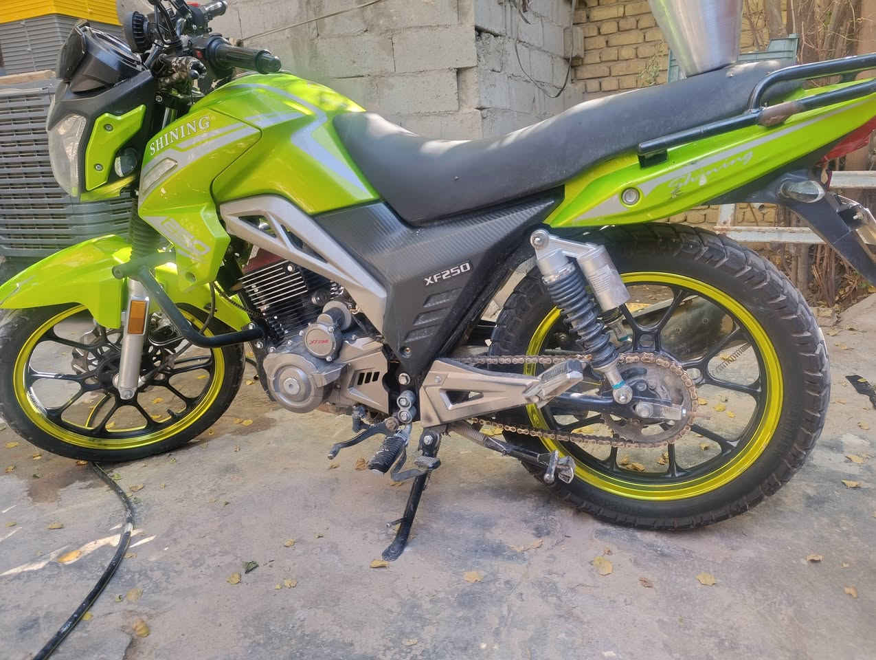 دراجه شايننك محرك 250 ست نمر
كفاله من محرك وكير  وكيلها علي عنجور اوراق اصولي موديل 23 سعرها 1500 مليون ونص قفل مطلوبه ميه للوكيل ينزل من سعرها 
***********
