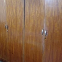 غرفة صاج • قوية • ميز تواليت مخدوش