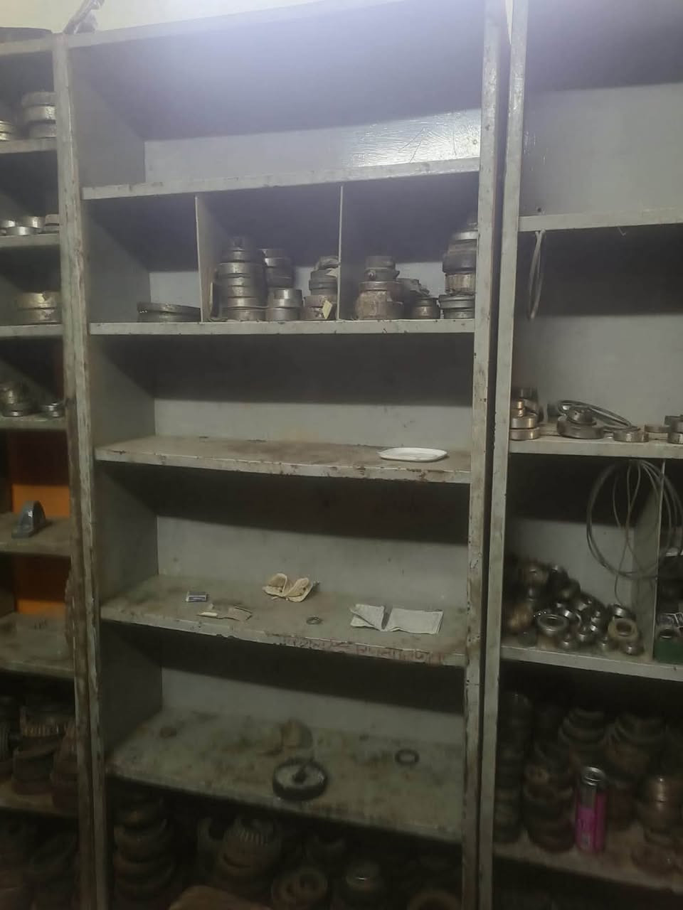 دواليب حديد للبيع 
العدد 7 ادفع سعر معقول واخذهم 
مكانهم موصل صناعة الكرامة
***********
