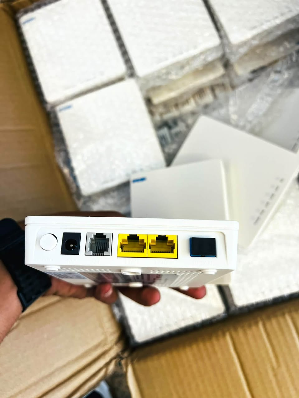 🔥 وصول دفعة جديدة من أجهزة ONU 🔥

📦 وصلت حديثاً ONU SPEDOX – Huawei EchoLife HG8120C

🔹 XPON — GPON / EPON
🔹 1GE + 1FE
🔹 منفذ TEL
🔹 مناسب لشبكات FTTH
🔹 متوفر جملة ومفرد
🔹 كمية جيدة ومتوفرة حالياً ⚡

💥 دفعة جديدة وصلت… والكمية محدودة!

📍 بغداد – شارع الصناعة مقابل الجامعة التكنولوجية
📞 ***********
