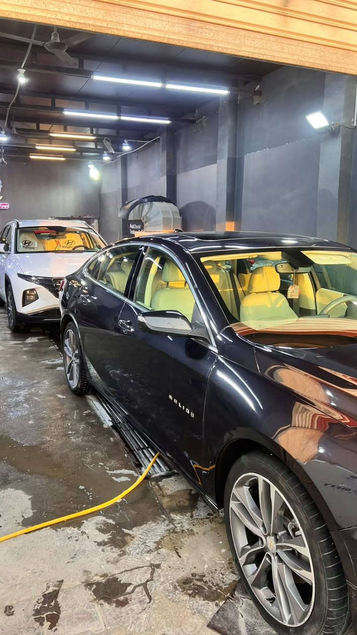 ماليبو بريمير 2022
محرك 2.0
 گير Atf 9 نمر داخل اوف وايت مواصفات البريمير المعروفه 
من شاشة ديجتال وكامره خلفيه اوضح واكبر تبريد مقاعد واضاءه داخليه ذاكرة مقاعد ….. الخ 
لون نيلي رقم اربيل بأسمي السياره بدون صبغ فقط دعاميه
 بيها بارد بالجاملغ الي بصف السايق ممشى السياره 46 الف ميل 
*********** عمارة, ميسان

