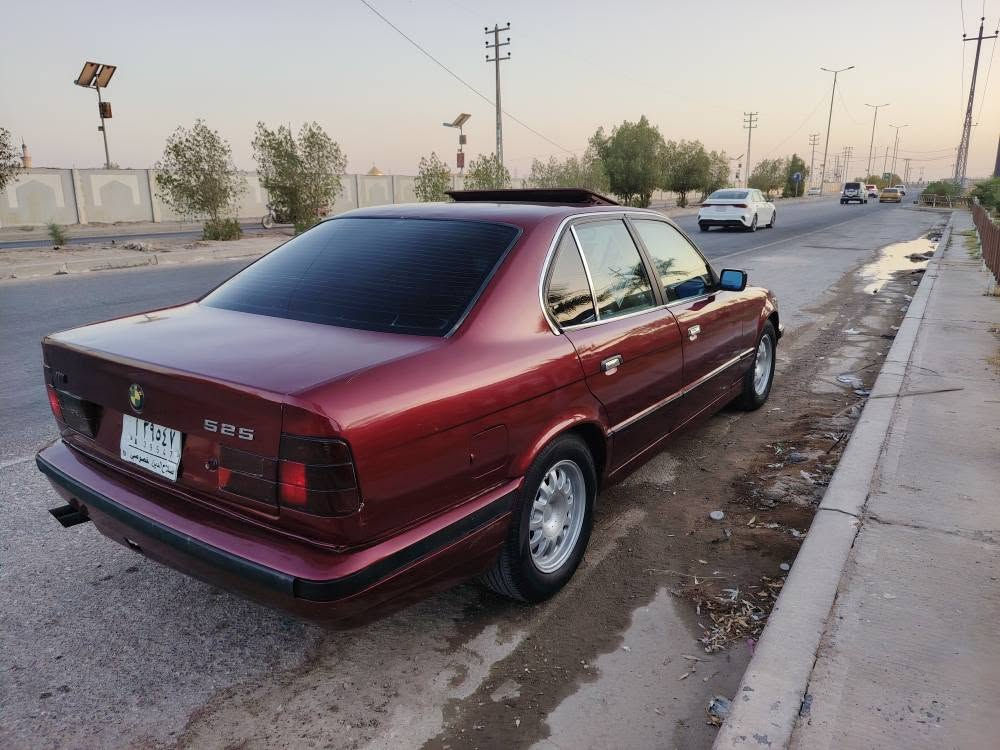 بي ام دبليو للبيع او مراوس مديل 91 مكينة او كير اوحدادية اوتخم تايرات خير من اللة سيارة مكفول كفالة او مصبوغة جمالية سعر ٥٥ اوبيهة مجال قليل مكان ابو صخير نجف رقم *********** حجم ٥٢٥ اصل مو محور مكينة ٦ بلاد النجف, العراق
