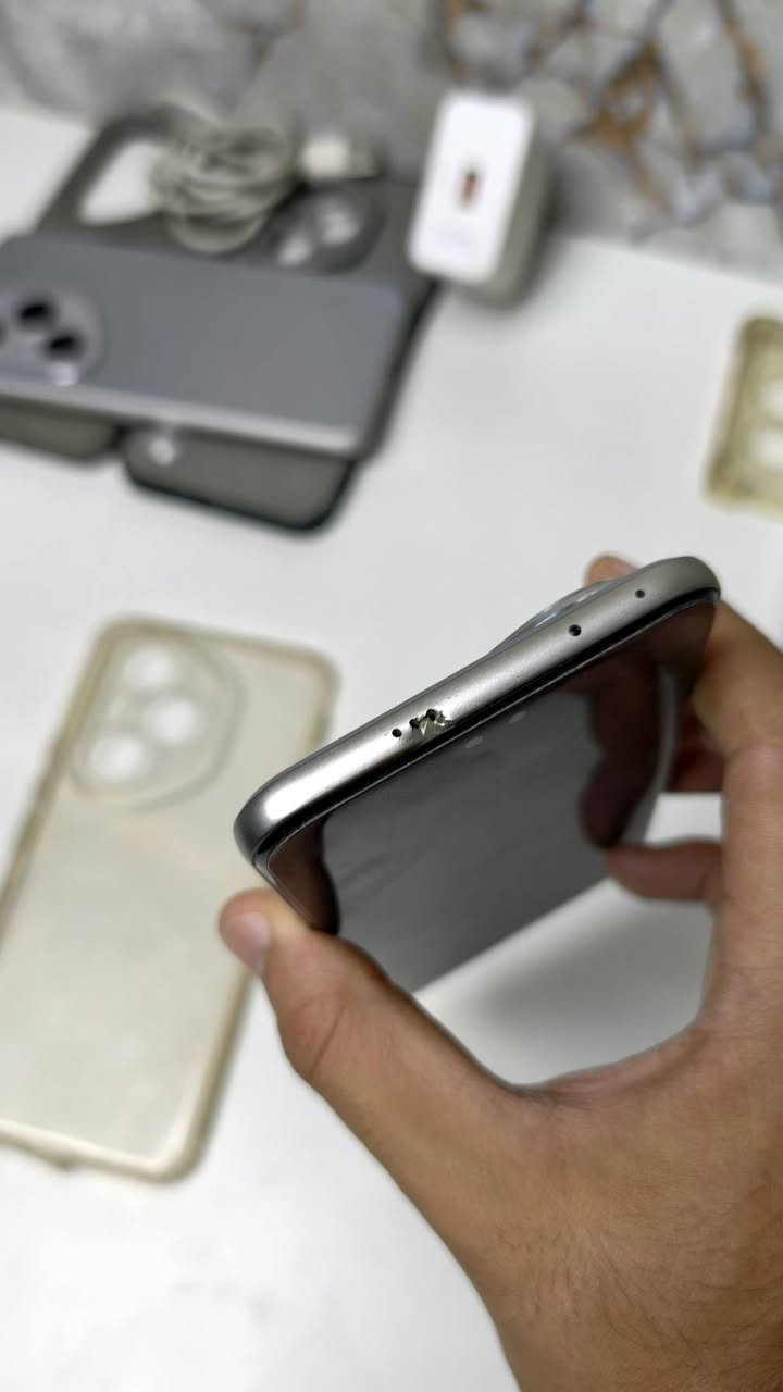 هونر 400 برو دون ملحقات نظيف ومكفول. به هذي الضربه بسيطه من فوق ما مأثر ع صوت سعر 590 متوفر توصيل لجميع المحافظات تفاصيل»»» ذاكرة 512 لون رمادي بدون ملحقات فقط حافظ شفاف للتواصل واتساب ***********
