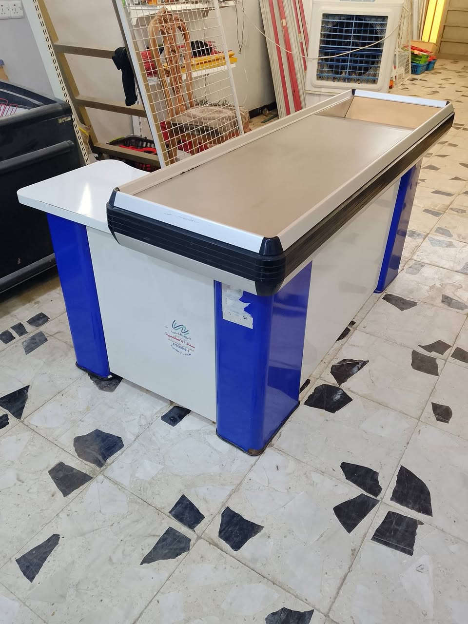 سفينه وصطيه وميز كاشير للبيع الشراي يتصل العنوان بغداد واكو توصيل ***********
