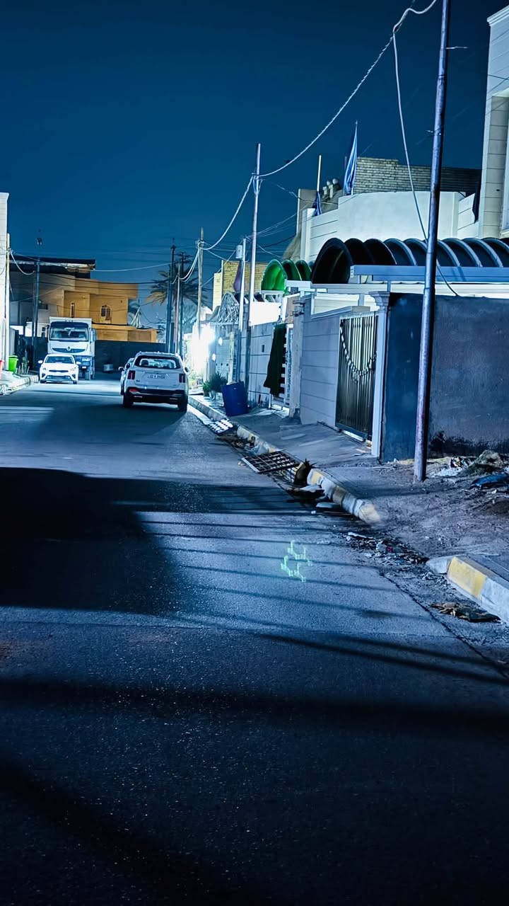 🏡 دار حديث للبيع - طابو صرف الملكية 🏡
فرصة ممتازة للسكن المباشر في موقع متميز وخادمي متكامل!
📍 الموقع: حي العسكري – القرب من شارع حكمت (يبعد 50 متراً فقط) – مجاور مدرسة المرسلين الابتدائية.
📐 المساحة: 100 متر 5/20.
📜 السند القانوني: طابو صرف (تحويل مباشر باسم المشتري).
🏗 نوع البناء: طابوق وسقف مسلح (سنة البناء 2021).
🔹 تفاصيل الدار:
 الطابق الأول: طرمة خارجية، استقبال، صالة، مطبخ، ومناور.
 الطابق الثاني: غرفتان نوم وصالة واسعة.
 الحالة: جاهز للسكن الفوري وجميع الخدمات متوفرة بالكامل (ماء، كهرباء، تبليط).
💰 السعر المطلوب: 110 ملايين دينار (مع مجال بسيط للتفاوض عند الجدية).
📞 للتواصل والاستفسار:
يرجى الاتصال على الرقم: ***********
