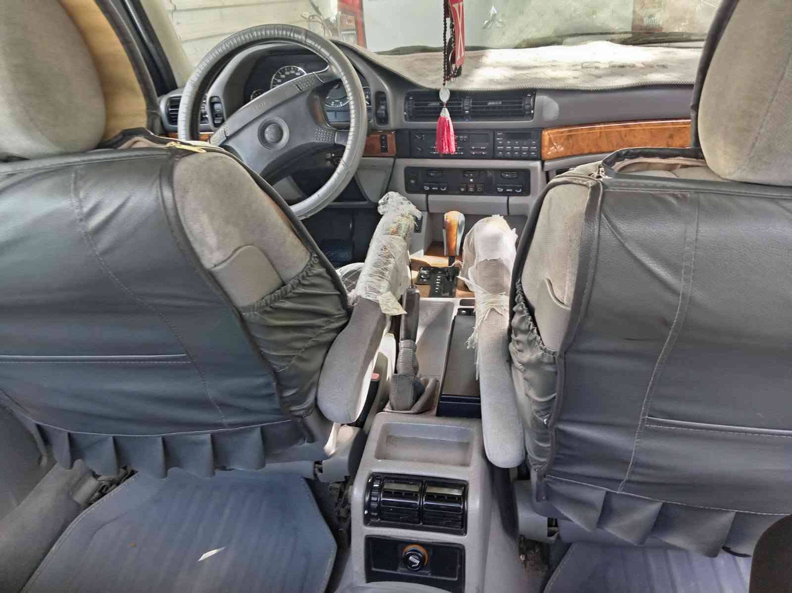 سلام وعليكم سيارةBMWموديل 1991
ومحركها ستة سلندر والضرر  بس الباب الخلفي الورة السايق بي ضربة مامصبوغة
السعر 65بي مجال
استفسار ع رقم ***********
مكاني الرمادي الصوفية
