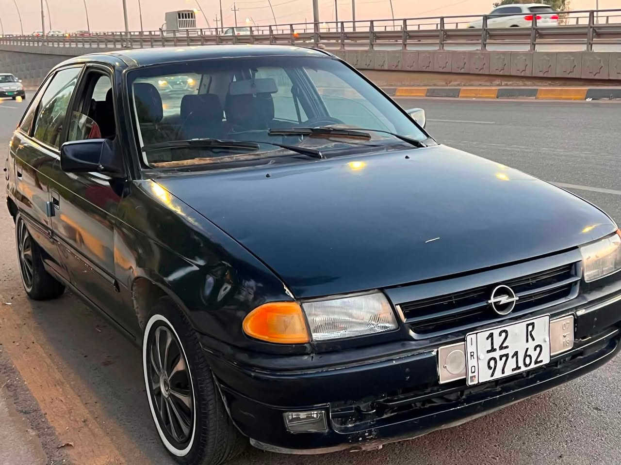 السلام عليكم استرا موديل 93 اصلي تبريد بس مايشتغل اغراضه كلها كامله محرك 16 بي اثر صرف 
كير طخم طخم تواير كلو جديد سنويه 2029 
صبغ عام جماليه ماعده بيها مكانين آلتكم الي يم الجام معجون قليل والباقي شرط 
السعر 35 وبيها مجال قليل *********** اتصل
