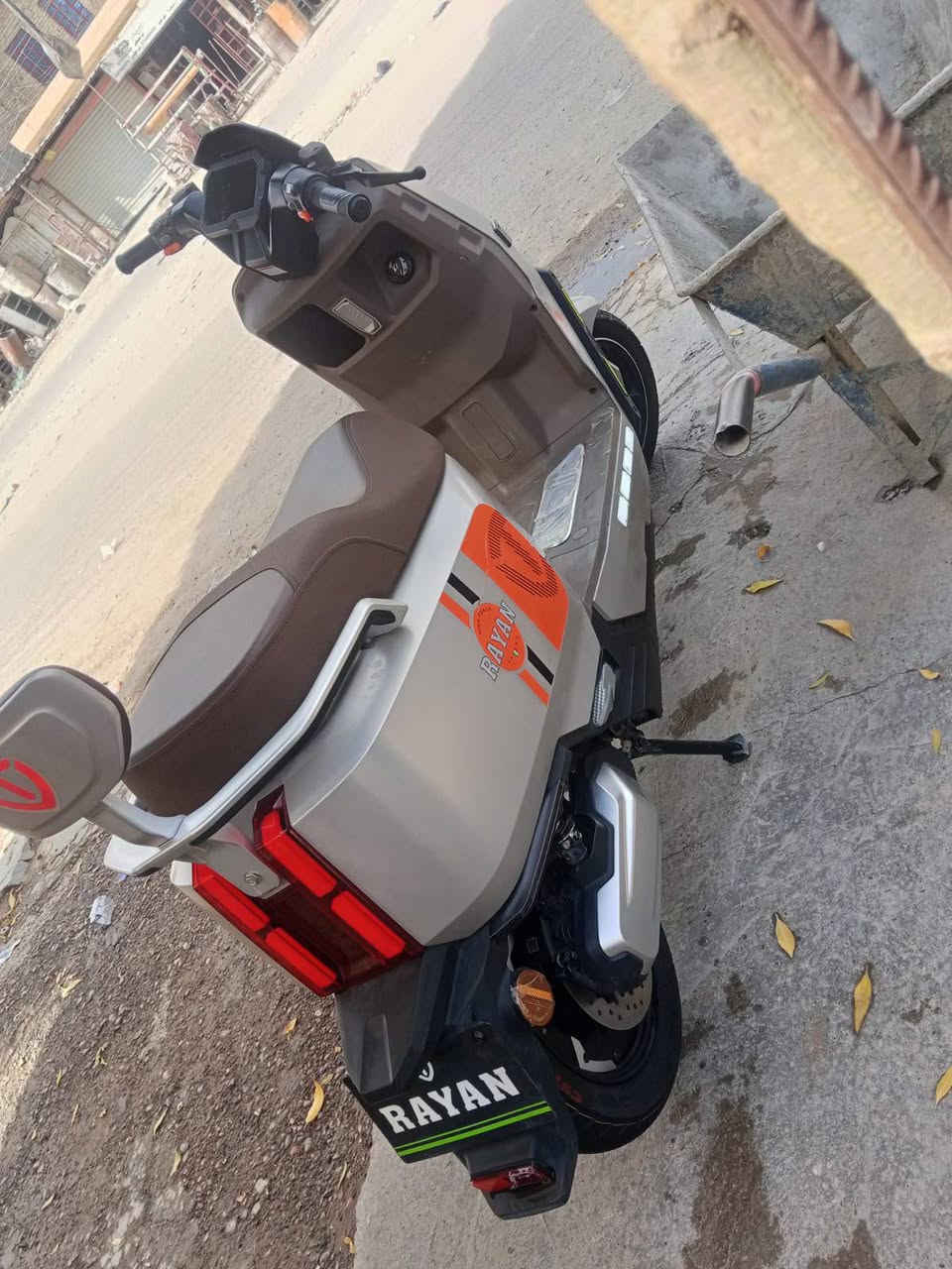 دراجه شحن ريان وحش الكون جديده ستعمال شهر ونص مماشيه سعرها مليون و 200وبيها مجال
***********
بي واتساب
