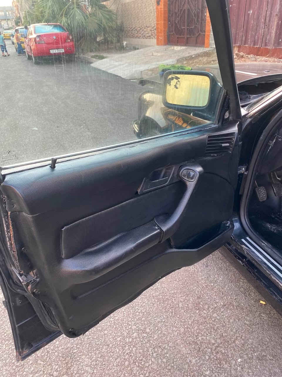 سلام عليكم 
bmw525اصل بليته وسنويه 

محرك كبس كير عادي
صبغ عام جماليه 
رقم الماني نينوى شرط تحويل 
موديل ١٩٩١
سعر ٤٥ بيه مجال 
عنوان موصل حي البكر
هاتف ***********
