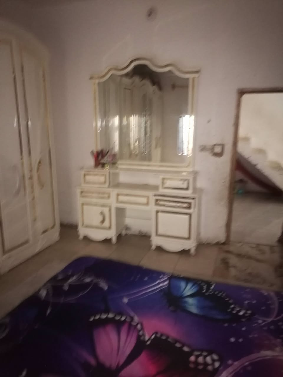 ألسلام عليكم من رخصة مدير الگروب غرفة اخشاب للبيع ماخذيها ب٣٥٠٠رايديها ١٥٠٠وبيها مجال قليل يرادلها تصليحات بسيطه يدات ومجرات غير متواجد عالفيس وهذا رقمي ***********
