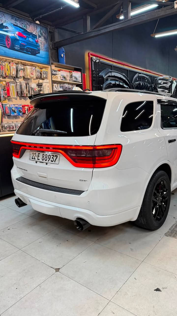 السلام عليكم•••
⭐ دورنكو GT  2021 — شكل رياضي محرك V6 

✨  المواصفات:
• الموديل: 2021
• الفئة: GT
• المسافة المقطوعة: 75 ميل
• المحرك: 3.6L V6 Pentastar
• القوة: 295 حصان
• القير: أوتوماتيك 8 سرعات
• الدفع: خلفي RWD
• اللون: أبيض صدفي بشذرة ✨
• عدد المقاعد: 7 VIP منفصل جلد بيجي بلاد
•فتحة سقف
•تشغيل عن بعد
•مرايات كهربائية
•جنطة كهربائي شفط
•توقف تلقائي
•تحديد مسار
•قيادة ذاتية
•مثبت سرعة
•ستيرن كهربائي + تدفئة ستيرن
•شفتات ستيرن
•درگة ستيرن GT حرف D
•كشنات تدفئة + تبريد
•خزن ميموري
•سماعات الباين
•تو ويل
•نظام ABS 
•رادار أمامي
•3 أنظمة قيادة NORMAL + ECO + SPORT
•شاشة كار بلي أبل + اندرويد
•3 قطع تبريد
•مسوي عليها اضافات كت كامل + تضليل 60‎%‎
•گير+ محرك + تبريد كفالة
• حدادية جديدة + باتري جديد السيارة جاهزه من كلشي الف دينار متصرف عليها

حادثها موضح بصور بالمنشور

📍 المكان: النجف الأشرف
💰 السعر: 290 ورقة 💵
📞 للاتصال والاستفسار: ***********
