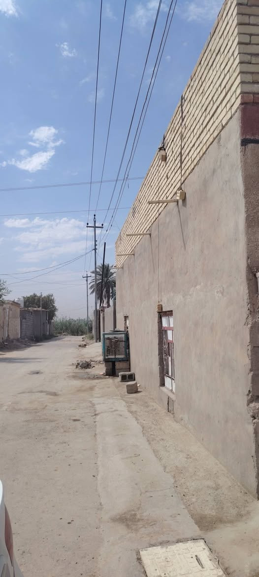 السلام عليكم
بيت للبيع مع الأثاث ركن ع شارعين المساحه 200 متر العنوان مقابيل كراج بيت ذويب طابقين 3 غرف جوه وغرفه فوك مع مجمع صحيات مجاريه ع البزل شارعه تبليط
الإستفسار الاتصال
***********
