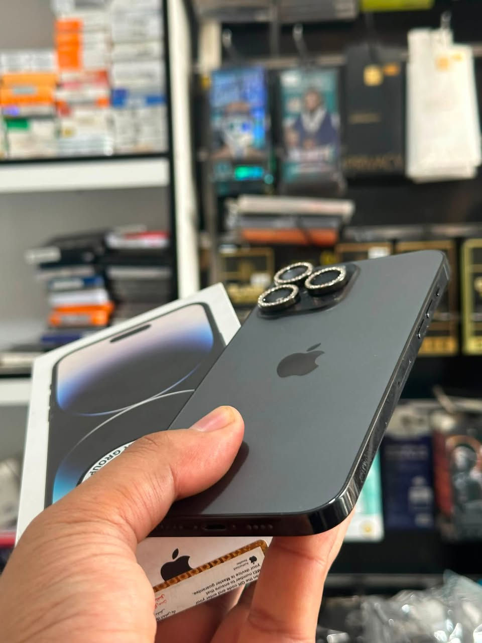 •  اللون:  (اسود ) Master
•  الذاكرة: 256 GB
•  حالة البطارية: 83%
•  الجهاز نضيف كلش - 3 AAA
العنوان: بغداد - قطاع 18 - قرب سيارات الاورزدي
للتواصل: ***********
