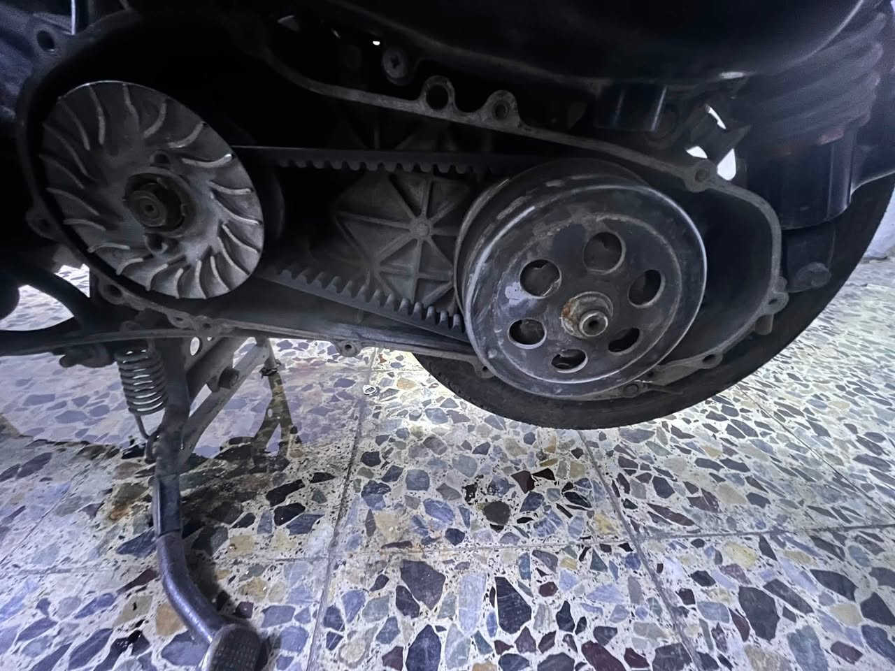 غراض سكنس اصليات
كلجات عل شد وعل ضمان ٧٥ قفل
وياله نجمه هنا والتايرات ٨٠ 
صالنصه بيها ملحومه قليل بس حلوه ب٥٠ 
مكاني بغداد بلديات اكو توصيل 
***********
