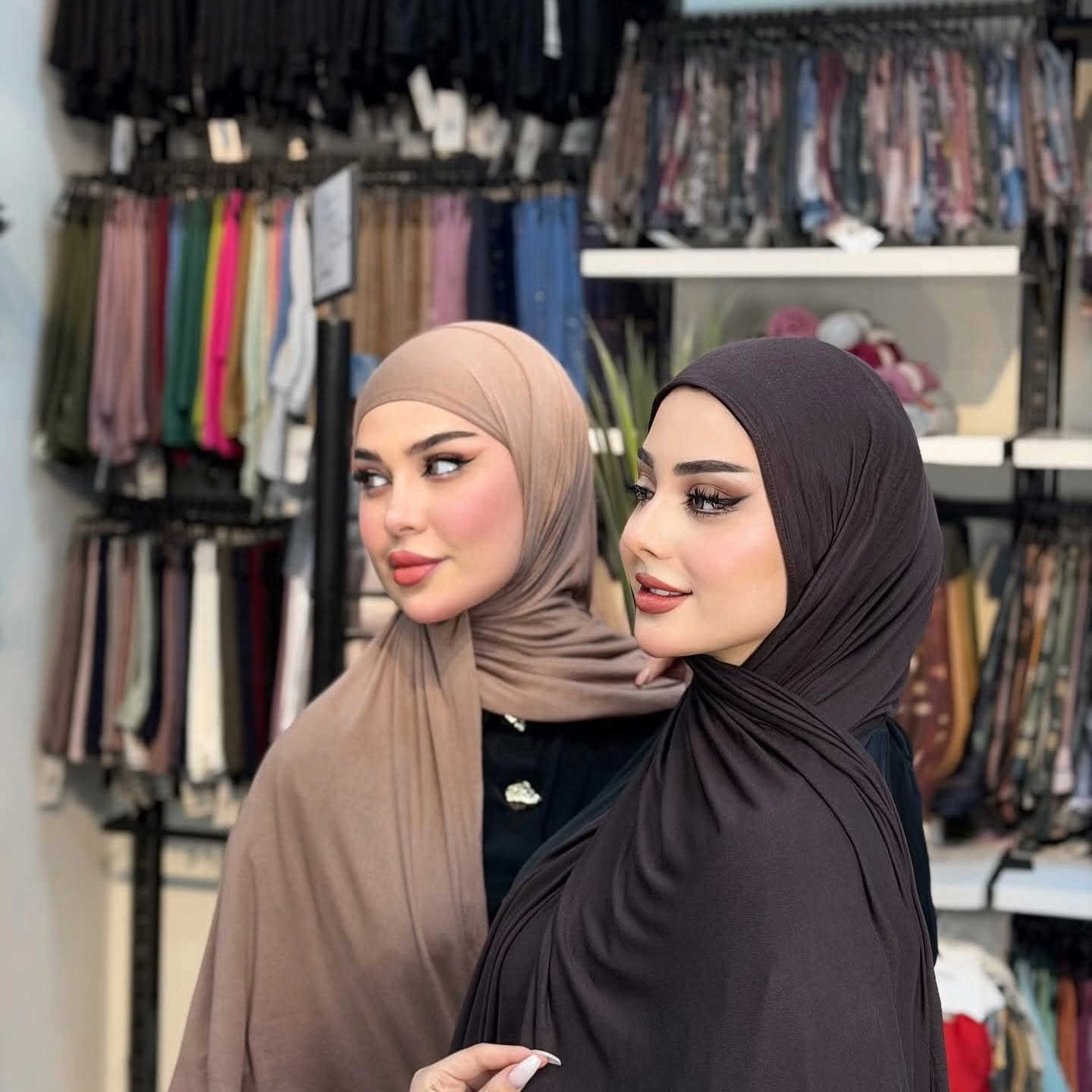 #حجابات_ماركة_عنوان_الاناقه🌸
لأن الشال مو مجرد قطعة… هو لمسة أناقة تكمل إطلالتك 💕
#دلاليد
___________________________

‎زورونا  في موقعنا الكائن 👇👇👇
‎الانبار_هيت_حي الجمعية _ مقابل مدرسه الصمد

#للحجز_السريع_واتساب ***********

صفحتنا عبر الانستغرام

Marka_shal
‎يتوفر خدمه توصيل لكافه انحاء العراق 🚙🚕🚗
