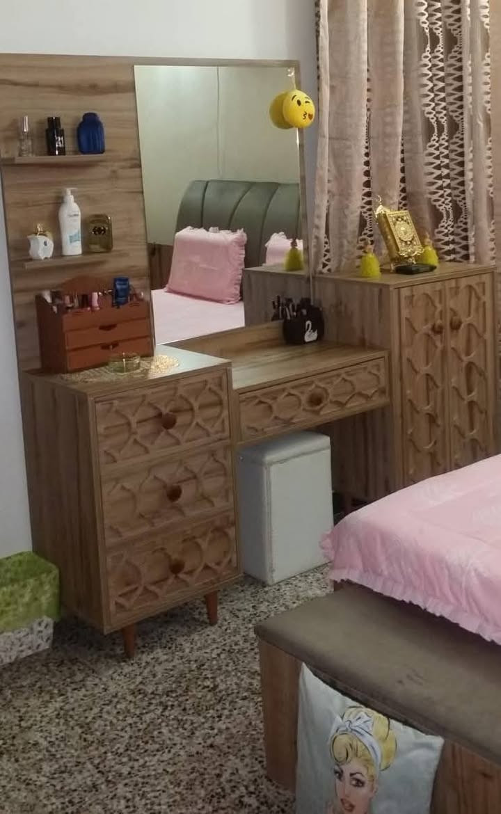 غرفه تركيه للبيع 7 قطع اخت جديده السعر ٥٠٠ وبيه مجال للشراي الجربايه نضام صوميه تكمه بس الصوميه مسويه ب١٥٠ الف للاستفسار الاتصال على الرقم ***********

