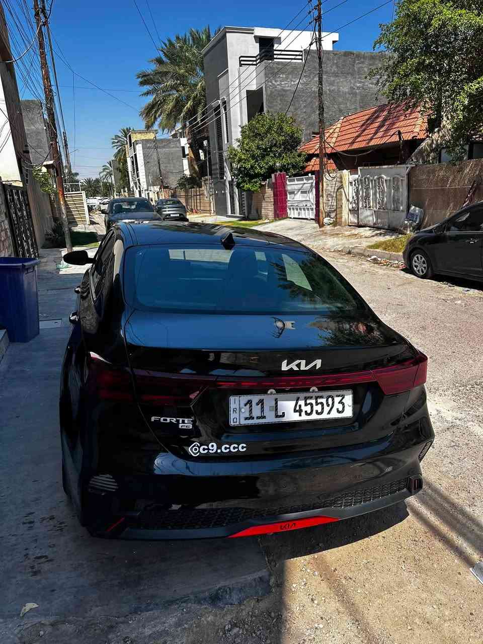 السلام عليكم 
فورتي 23 ماشيه58 الف كيلو 
جاملغ خلفي صبغ وبيها بارد 
السياره جديده نص فول صور الحادث والسونار بلمنشور 
مكينه 2000 دوش مكفول 
مكاني بغداد سعر 132 وبيها مجال 
***********
