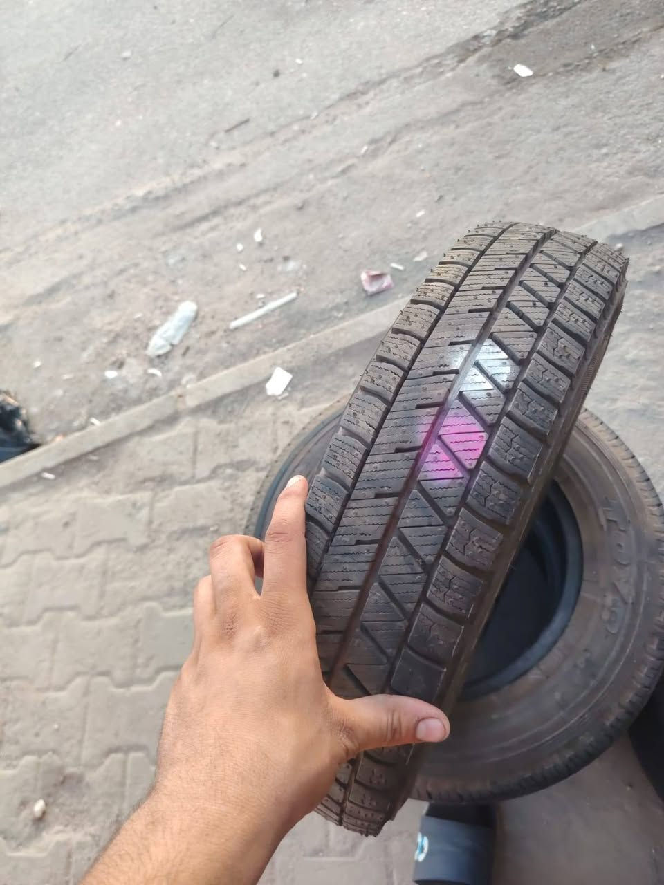 تايرات ستوته باله اصلي جديد مامستخدم سعر التك 22 الف مكاني سماوه تقاطع القشله ***********
