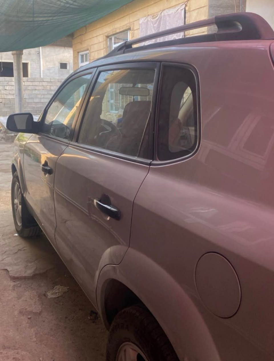 السلام عليكم توسان 2009 خليجي 4WD مابيها ولا قطره صبغ. نضيفة مال جناي. 
*********** بلاد, صلاح الدين
