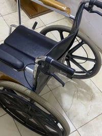 عربانة معوقين • نظيفة