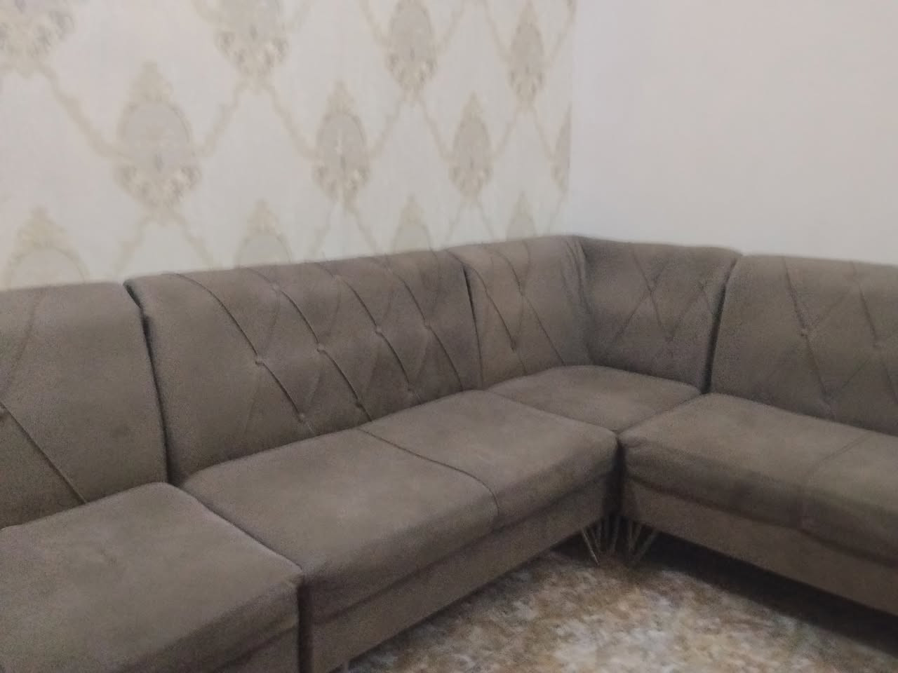 السلام عليكم غراض للبيع تخم ديوان بحاله جيده كنتور خمس بيبان بحاله جيده ميز طعام الاتصال على الرقم ***********
