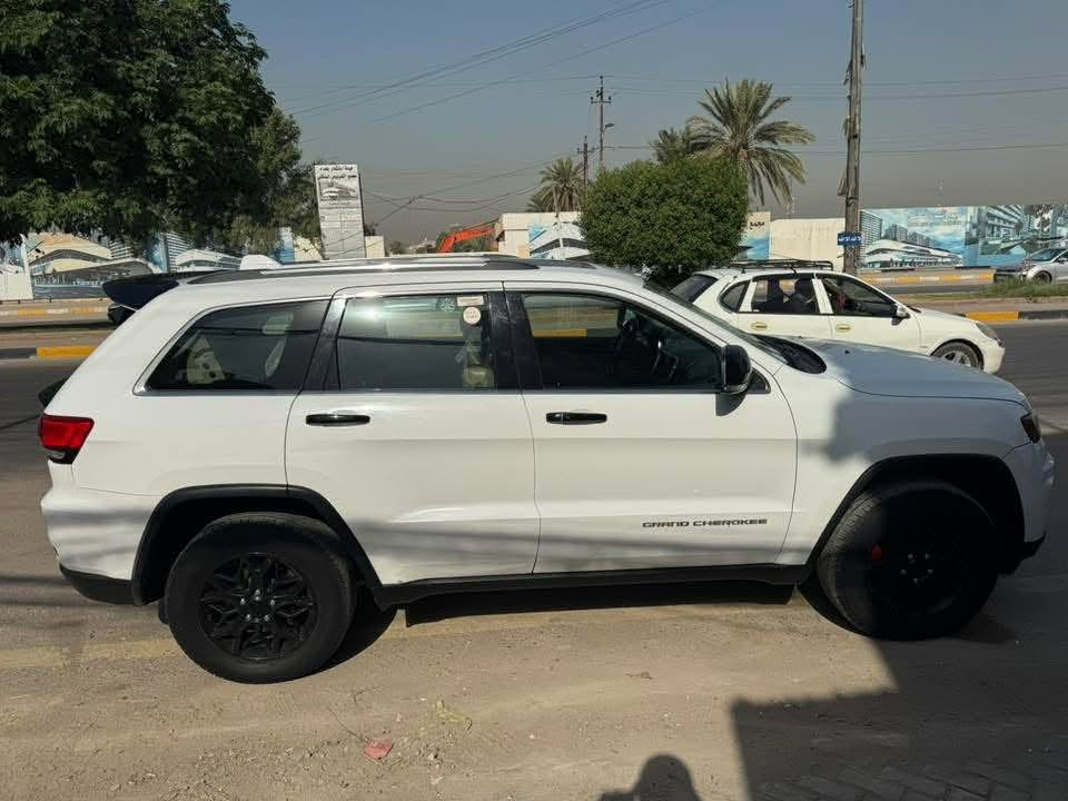 جيب ٢٠١٤ خليجي بأسمي رقم بغداد 
بيها حافة بنيد وجاملغ مبدل سونارها بالمنشور
محرك ٣٦٠٠ 
كير طيارة 
فتحة 
بصمة أبواب وتشغيل وتشغيل عن بعد 
كراسي كهرباء وجلد 
ماوس تحكم وضعيات
عليها ويل مال موديل ٢٠٢٠
شادلها عدسات زينون 
فاتح فتحة مال فيت بم 
البياع حي الإعلام 
السعر ١٧٢
***********
