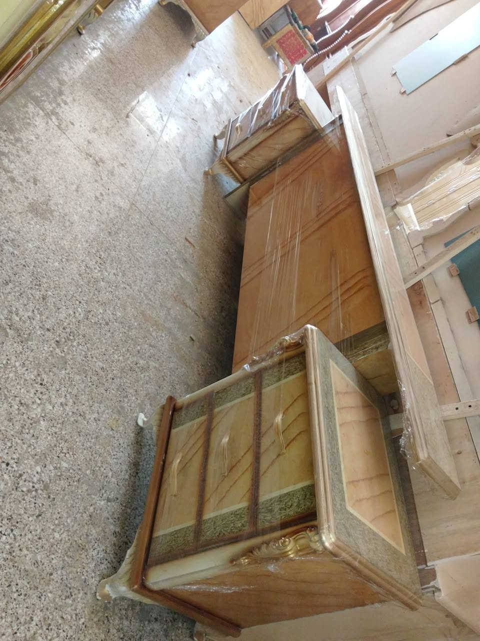 السلام عليكم غرفة للبيع 6باب ملحق توصاه حطاطه صبغ حراري شغل عراقي غرفه ثكيله داخله كله صاج السعر 850 الف وبيه مجال العنوان كاطون الرازي شارع ابو رباح قرب جامع أسماء الله الحسنى مزاد ابو كرار الغريباوي ***********
